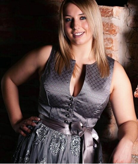 Alinas Landleben pornostar perfekte bild