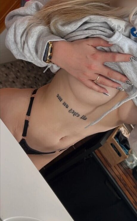 zierliche asiatische onlyfans erotische heiße foto