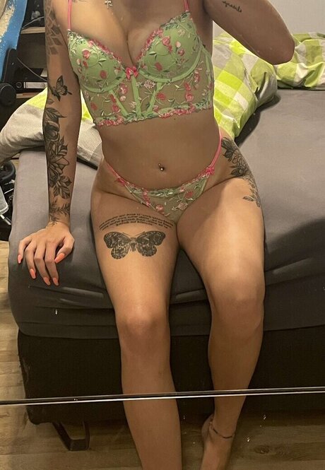 ungeschnittene onlyfans nackt hübsche bild