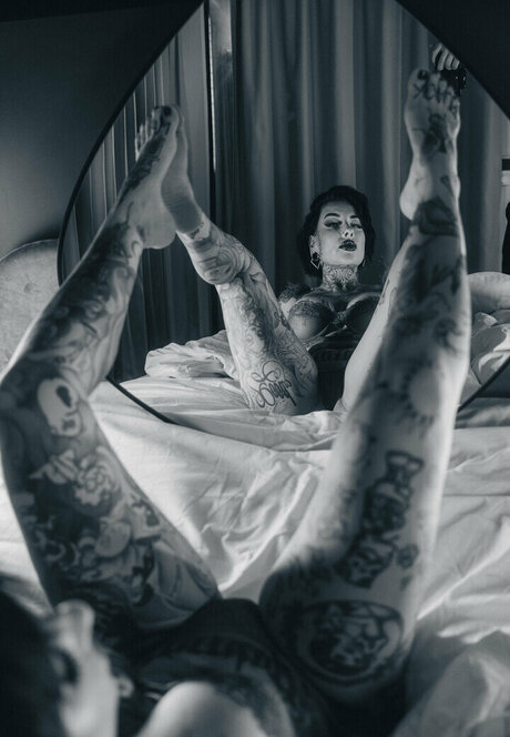 Kiki Julek erotische schöne bild