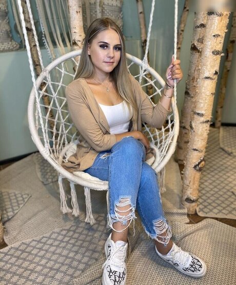 zierliche brünette nur fans freie sexy bild