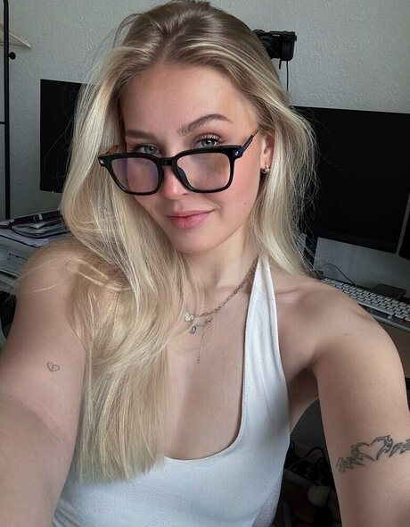 bbw brünette nur fans sexy kunst archiv