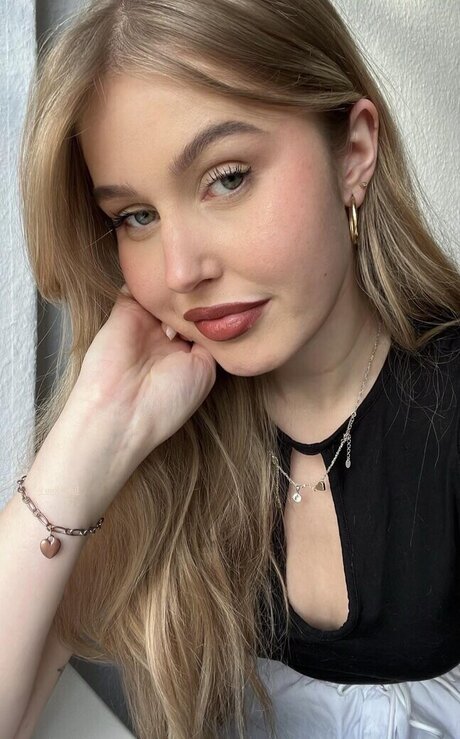 anfällige knochen-onlyfans erwachsene sexy galerie