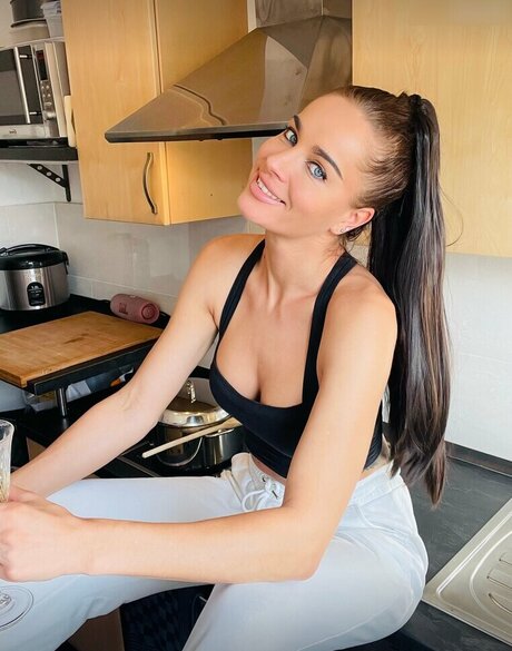 LeniYoung top heiße bild