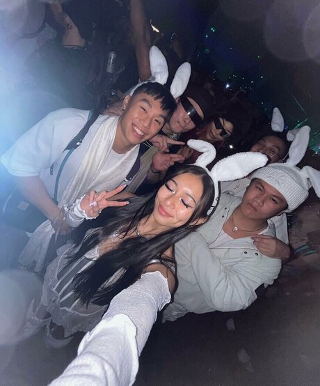 Courtney Luong xxx sexy foto