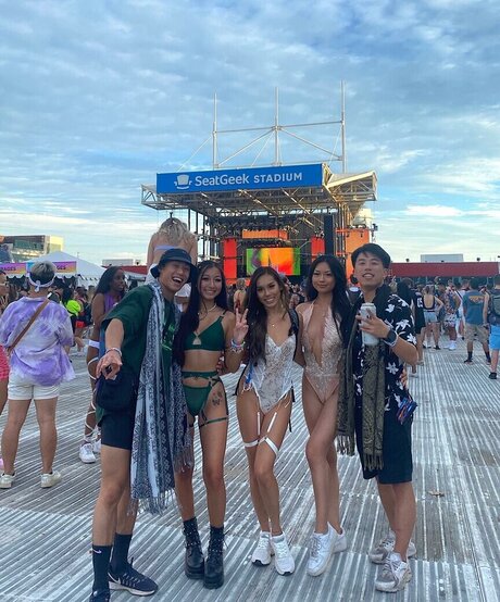 Courtney Luong schauspielerin perfekte foto