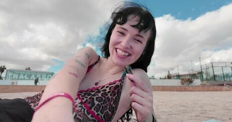 Holly Laing kunst nackt archiv