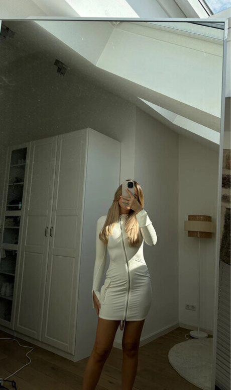 Doreen Petrova hd sexy foto