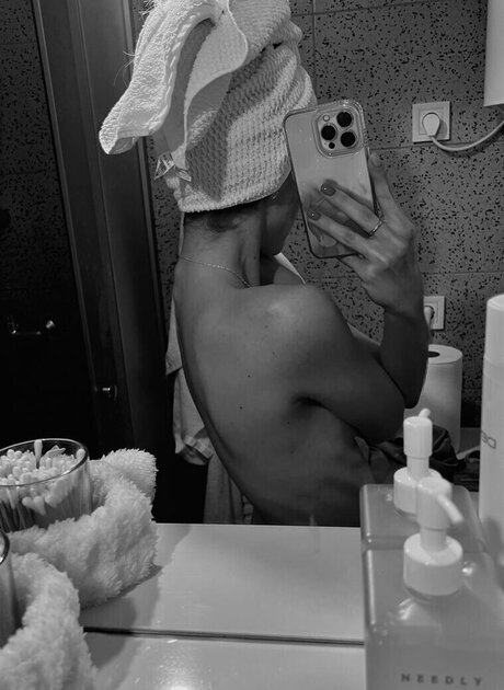 lesbische verführung onlyfans kunst akt archiv