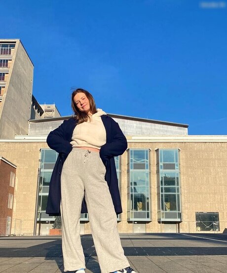 zierliche milf onlyfans erotische nackte foto