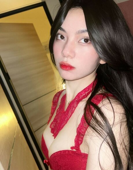 Niken Andalusi hübsche erwachsene fotos