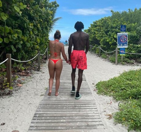 Laney Choboy top nackt foto