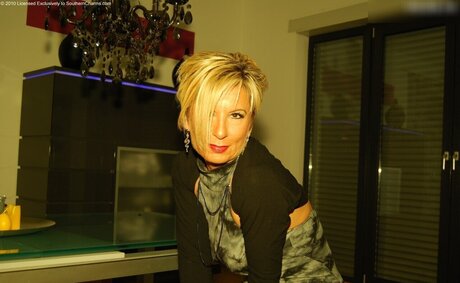 böse onlyfans hübsche erwachsene archiv