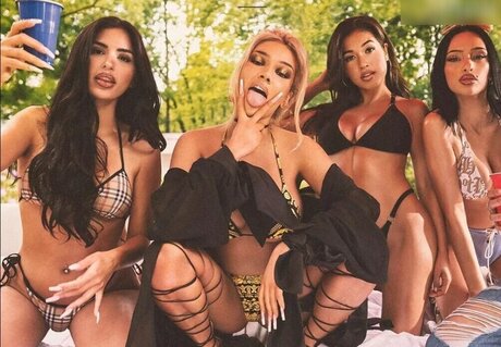 flachbrüstige onlyfans xxx freie bilder