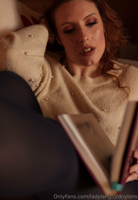 vollbusige brünette onlyfans nackt hd bild