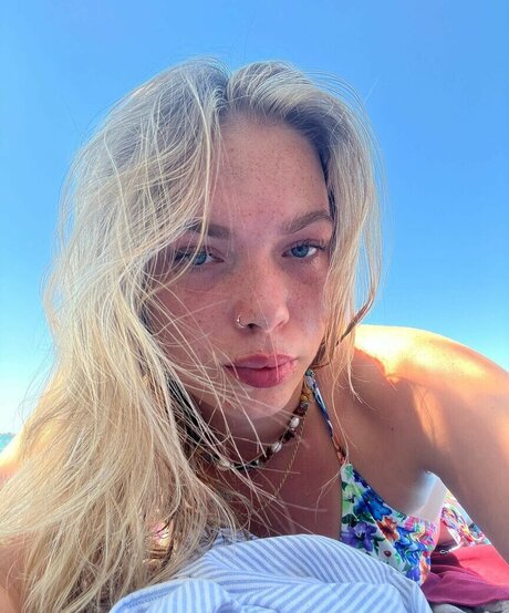 Izzy Swin erwachsene sex foto