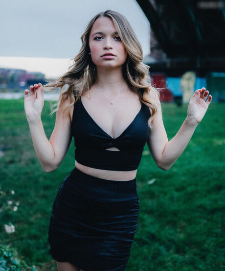 oma fickt onlyfans exklusive pornographische fotos