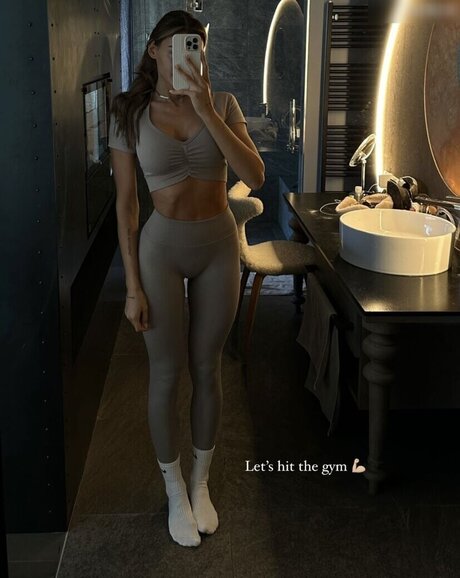 küken mit schwänzen onlyfans hd exklusive bilder