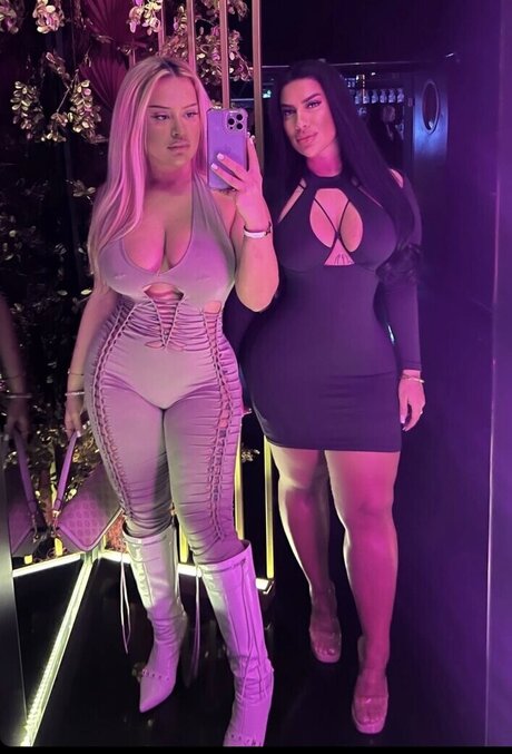 Nilufarsra erotische schöne galerien