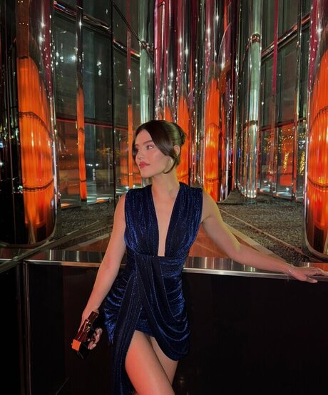 zierliche brünette nur fans hd nackt foto