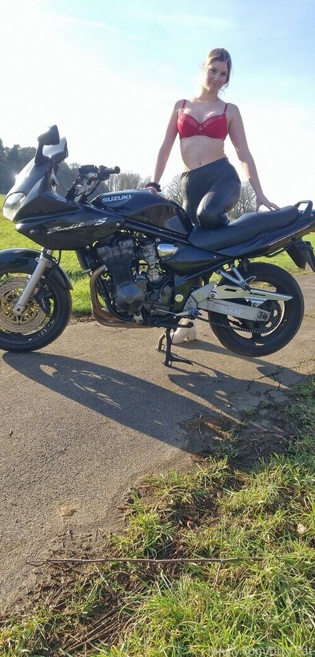 Titty Cat kunst nette archiv