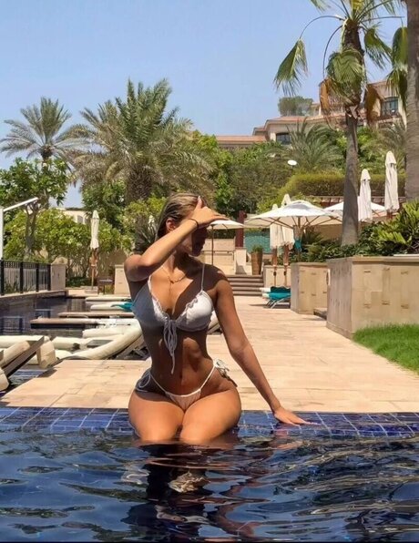 zierliche brünette nur fans beste kunst galerien