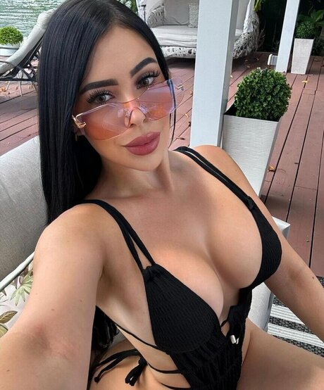 Sara Gonzales erwachsene top foto