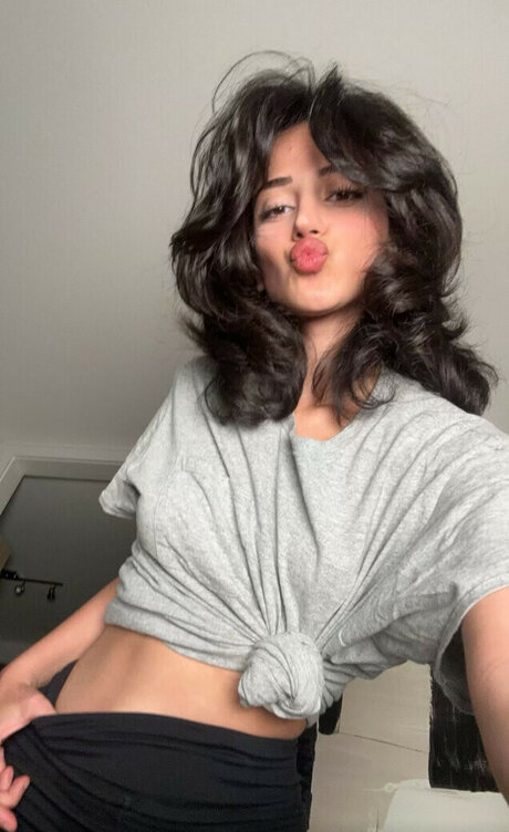 dünne blonde onlyfans nacktheit akt bild