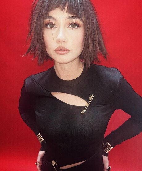 Sydney Chandler porno freie bilder