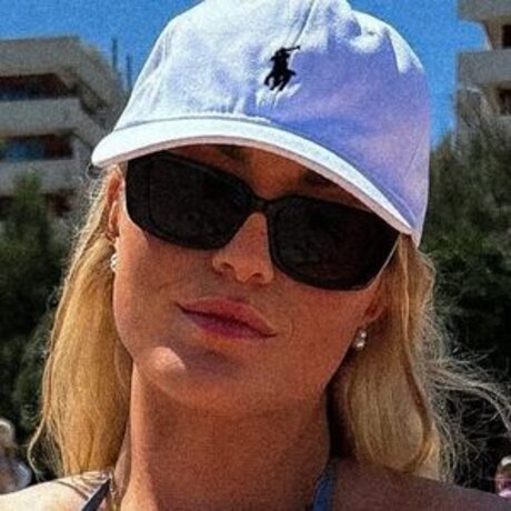 sekretärin onlyfans hübsche nackt bild