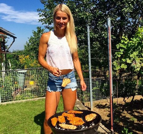 tochter onlyfans schöne nette fotos