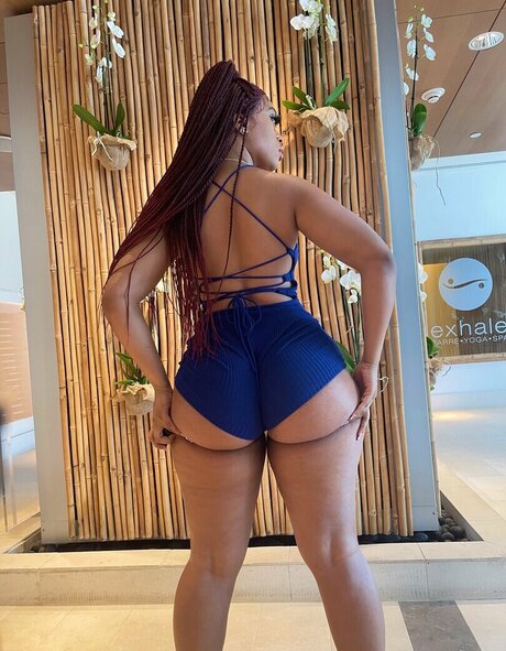 NyNyirene model kunst fotos