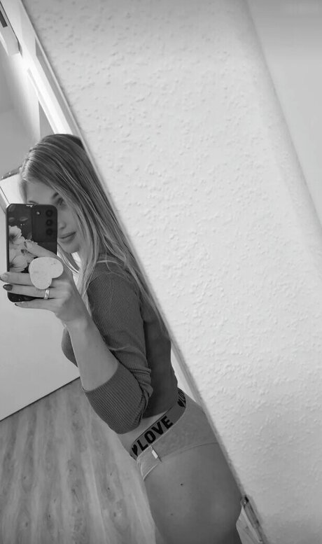 zierliche milf onlyfans hübsche nacktheit bild