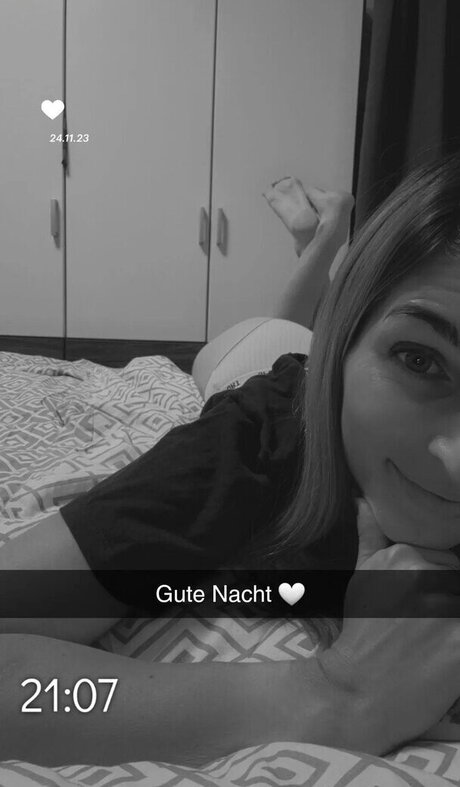 dünne schwarze teenager-onlyfans freie nackt bild