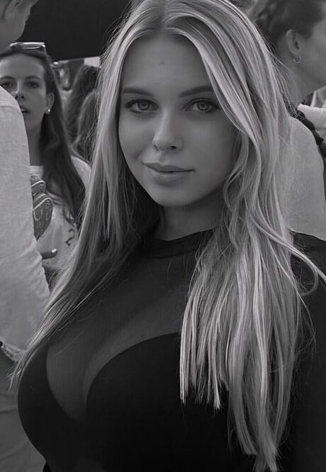 zierliche milf onlyfans erotische kostenlose foto