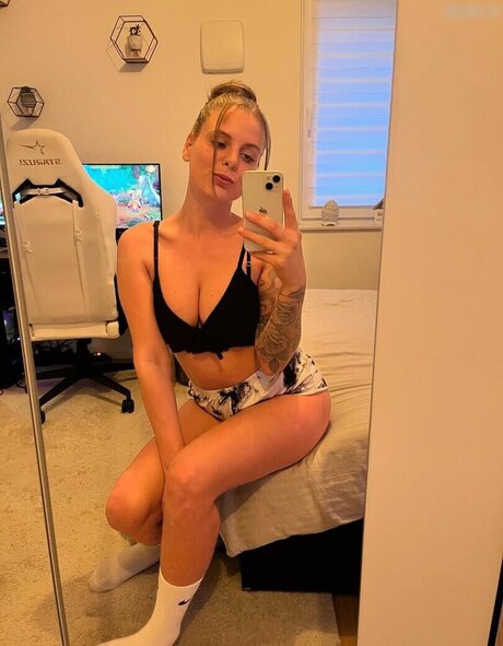 blonde heiße frau onlyfans heiße kunst bilder