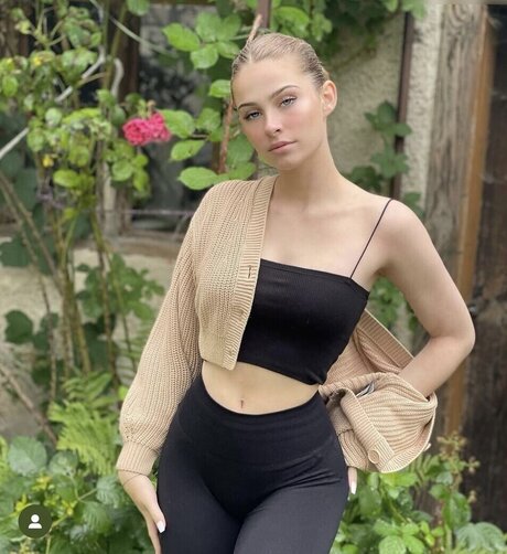 Kim Sara sexy erwachsene galerien