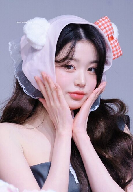 asiatische top-onlyfans freie nackte bild