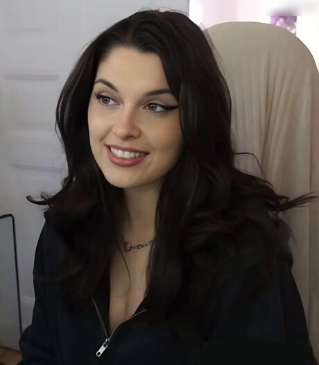 flache onlyfans nacktheit kunst galerie