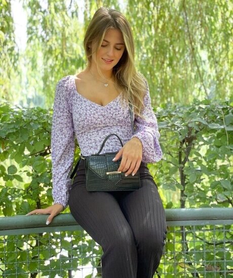 Melina msxou heiße erotische galerie