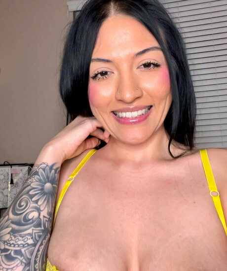 Theeonlybeezy pornostar heiße foto