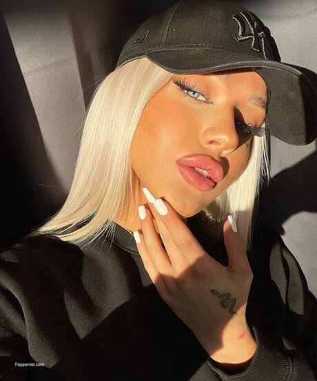 asiatische blondine nur fans kostenlose nackte foto