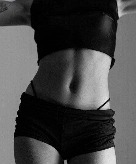 zierliche asiatische onlyfans schöne bilder