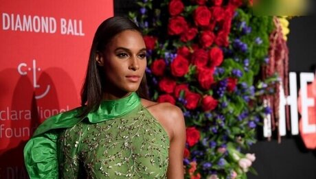 flachbrüstige onlyfans nackt freie foto