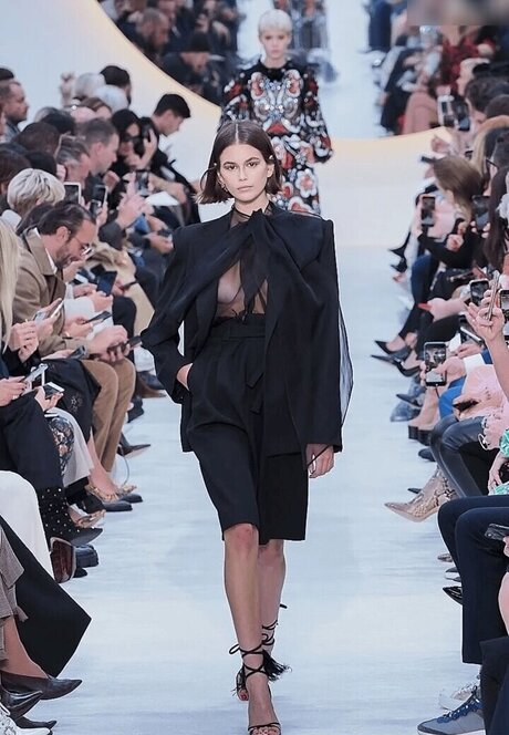 dünnes model onlyfans freie akt foto