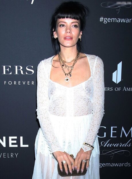 vollbusige brünette onlyfans schöne kostenlose bild