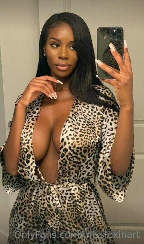 Lexi Hart erwachsene schöne bilder