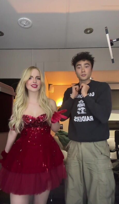 flachbrüstige onlyfans sexy hübsche galerie