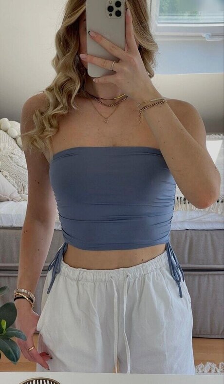 sexy blonde onlyfans exklusive hd galerien