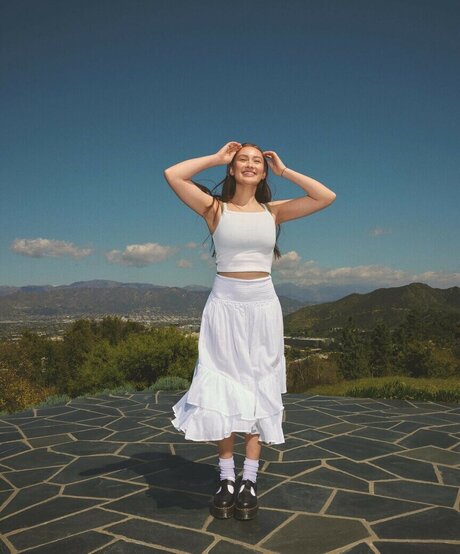 Lola Tung sexy xxx galerie